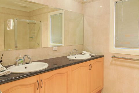 Spalding Lodge Unit 16 - New South Wales Tourism  160
