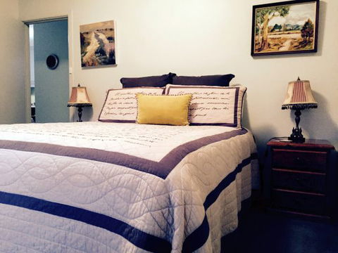 Pizzini's Vineyard Guesthouse - New South Wales Tourism  1