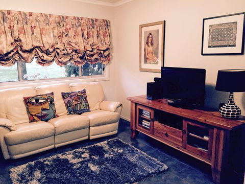 Pizzini's Vineyard Guesthouse - New South Wales Tourism  2