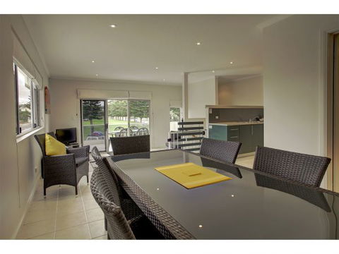 Spalding Lodge Unit 16 - New South Wales Tourism  248