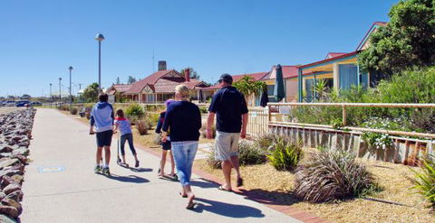 The Mac's Beachfront Villas - New South Wales Tourism  2