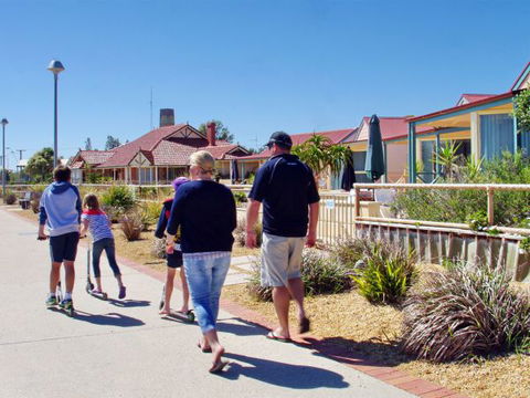 The Mac's Beachfront Villas - New South Wales Tourism  4