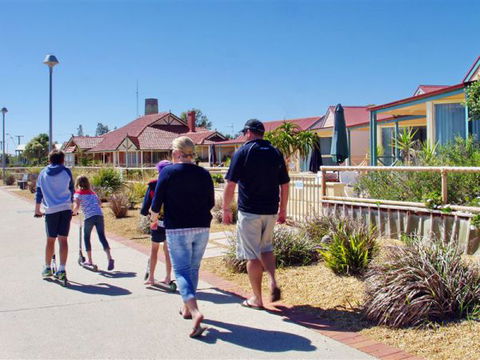 The Mac's Beachfront Villas - New South Wales Tourism  5
