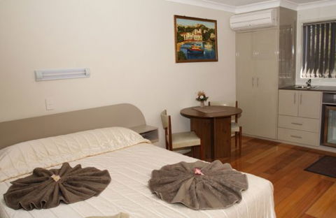 Palms Oasis Motel - New South Wales Tourism  1