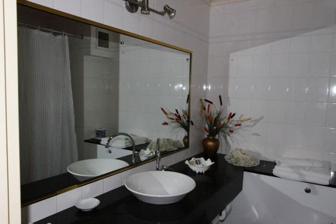 Golden Age Motor Inn - New South Wales Tourism  16