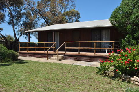 Clinton Cabin - New South Wales Tourism  0