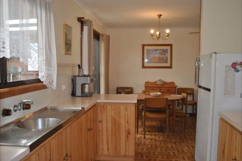Clinton Cabin - New South Wales Tourism  4