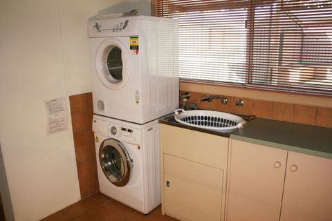Elderton Guest House - New South Wales Tourism  6