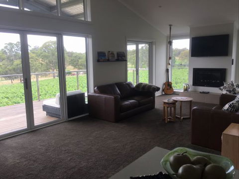 Mortimer's Accommodation Amongst The Vines - New South Wales Tourism  2