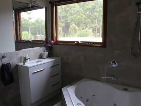 Eagle's Roost Farmstay B&B - New South Wales Tourism  2
