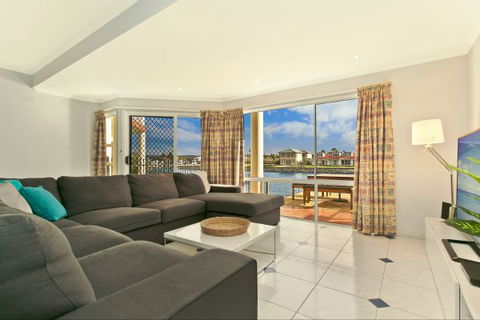 SALT Waterfront Apartment - New South Wales Tourism  0