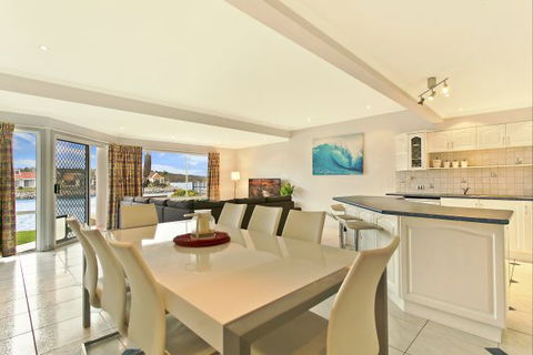 SALT Waterfront Apartment - New South Wales Tourism  1
