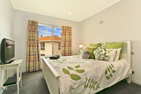 SALT Waterfront Apartment - New South Wales Tourism  6