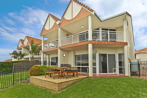 SALT Waterfront Apartment - New South Wales Tourism  8