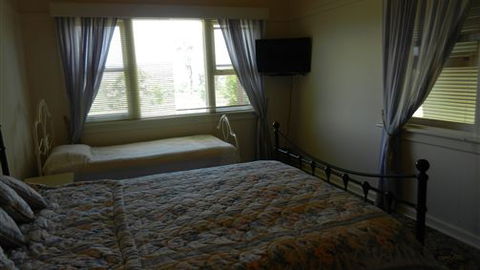 Willy's Holiday House - New South Wales Tourism  1