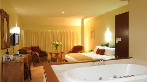 Bellevue On The Lakes - New South Wales Tourism  3