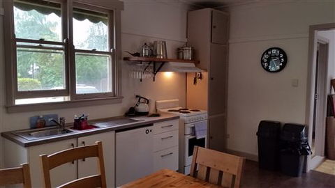 Lakeside Vista Holiday House - New South Wales Tourism  1