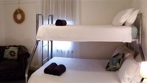 Lakeside Vista Holiday House - New South Wales Tourism  3