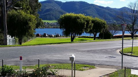 Lakeside Vista Holiday House - New South Wales Tourism  7