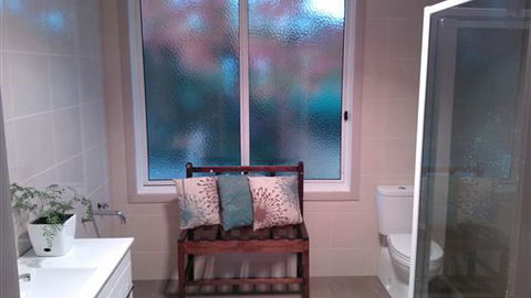 Lakeside Vista Holiday House - New South Wales Tourism  6