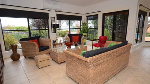 DeLuca - New South Wales Tourism  2