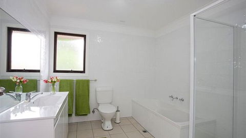 Raydon Court - New South Wales Tourism  2