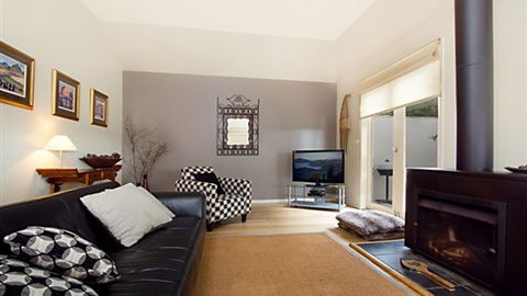 Lake Como Villa & Studio - Daylesford - New South Wales Tourism  0