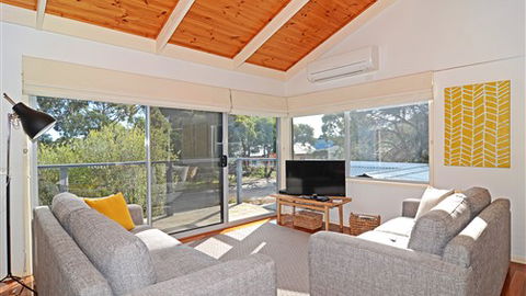 Barrakee Beach House - Anglesea - New South Wales Tourism  0