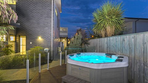 Serenity Torquay Ocean View: Luxury Beachfront - New South Wales Tourism  5