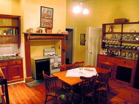 Buxton Manor - Garden And Loft Apartment - New South Wales Tourism  1
