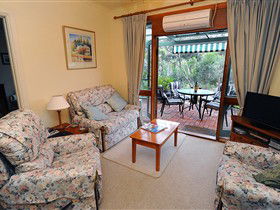 Coach House St Helens Cottages - New South Wales Tourism  1