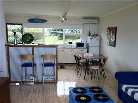 Victor Apartments - Surfs Up - New South Wales Tourism  1