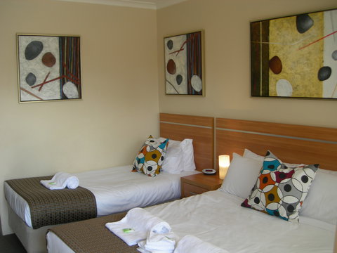 3 Sisters Motel & Cottage - New South Wales Tourism  1