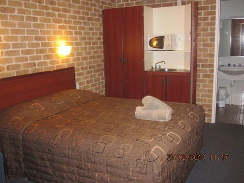 Acacia Motor Inn - New South Wales Tourism  0