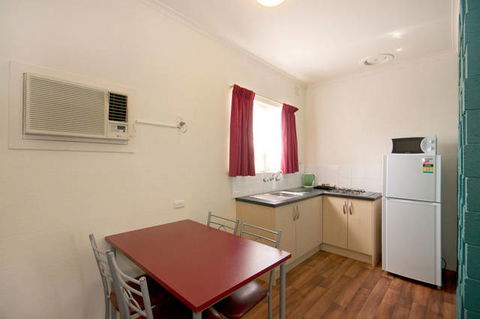 Adelaide City Fringe Serviced Apartments & Motel - New South Wales Tourism  4