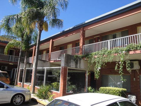 Adelaide Granada Motor Inn - New South Wales Tourism  0