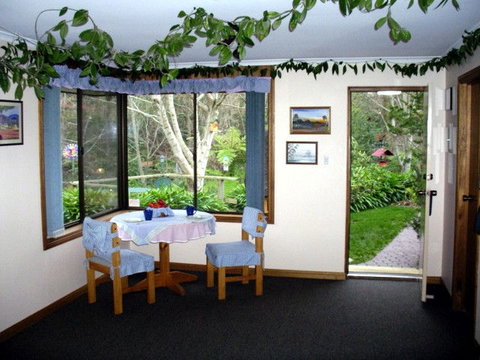 Adelaide Hills Bed & Breakfast Accommodation - New South Wales Tourism  0