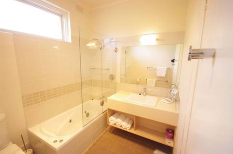 Adelaide Road Motor Lodge - New South Wales Tourism  3