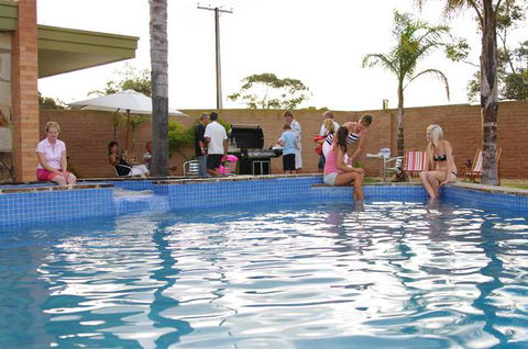 Adelaide Road Motor Lodge - New South Wales Tourism  5