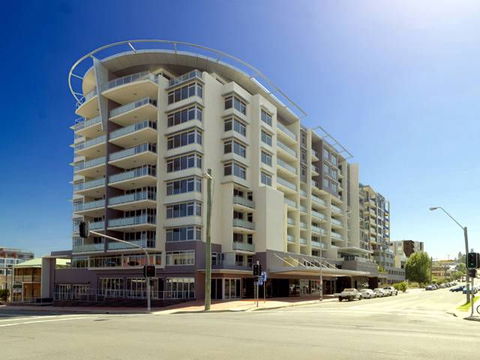 Adina Apartment Hotel Wollongong - New South Wales Tourism  0