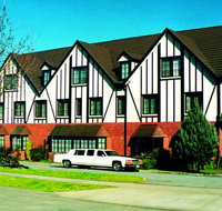 Albury Manor House - New South Wales Tourism 