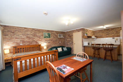 Allan Cunningham Motel And Old Wagon Restaurant - New South Wales Tourism  4