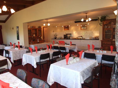 Allan Cunningham Motel And Old Wagon Restaurant - New South Wales Tourism  6