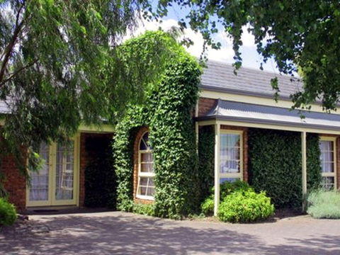 Arkana Motor Inn & Terrace Apartments - New South Wales Tourism  1
