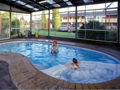 Arkana Motor Inn & Terrace Apartments - New South Wales Tourism  0