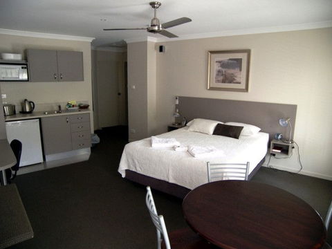 Aston Hill Motor Lodge - New South Wales Tourism  0