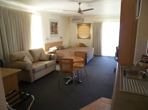 Aston Hill Motor Lodge - New South Wales Tourism  3