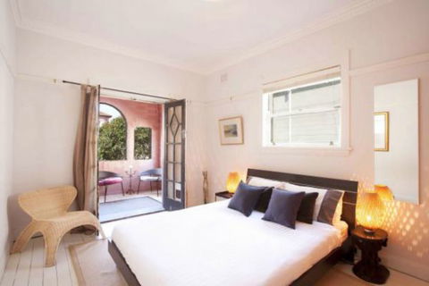 Bondi Beach Breeze - New South Wales Tourism  0