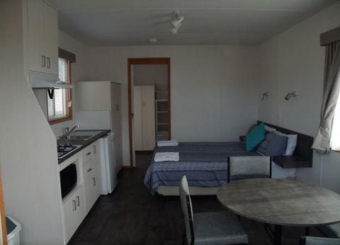 Lake Colac Caravan Park - New South Wales Tourism  5
