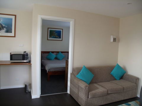 Lake Colac Caravan Park - New South Wales Tourism  7